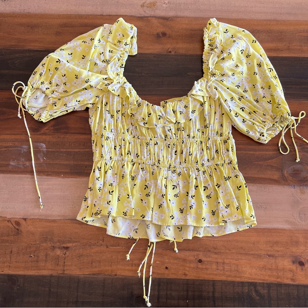 For love and lemons yellow floral top small - Picture 4 of 4